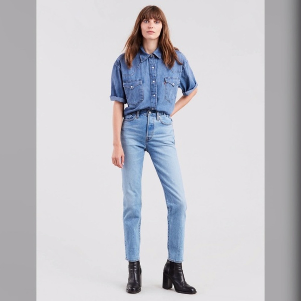 Levi’s high rise wedgie button fly blue jeans